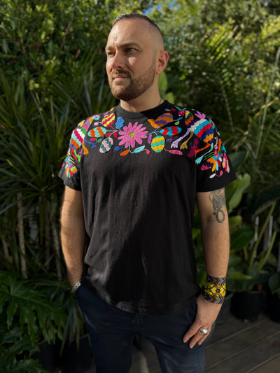 W1SE MAIA Tee – Unisex Black Multicolor Embroidered Arriba T-Shirt L